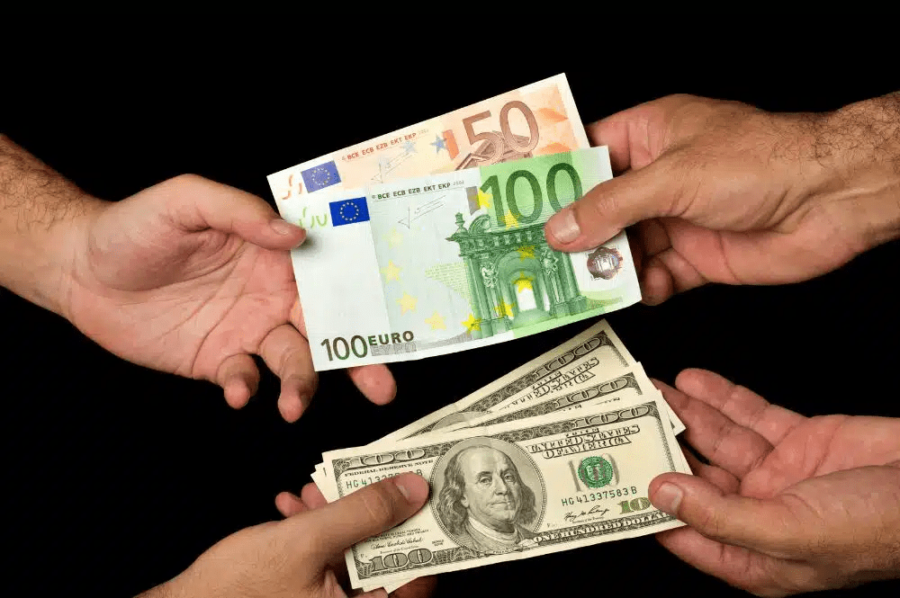 Revolut, Wise, N26, Monzo: Какой банк выбрать в 2025? Обмен Валют