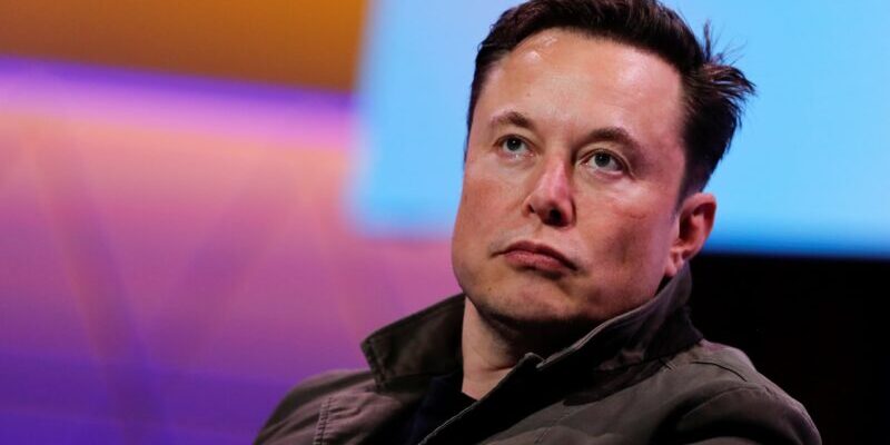 ​​Илон Маск объявил, что Tesla приостановила прием биткоинов